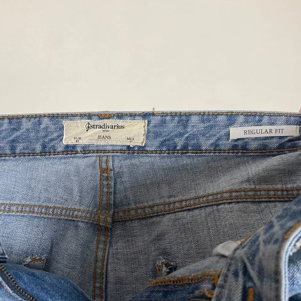 Stradivarius Ripped Regular Fit Jeans